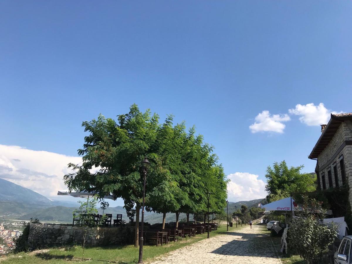 Guest House Iljesa Berat Luaran gambar