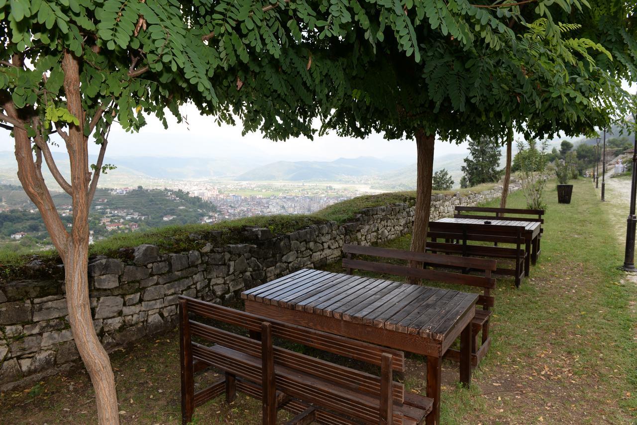 Guest House Iljesa Berat Luaran gambar