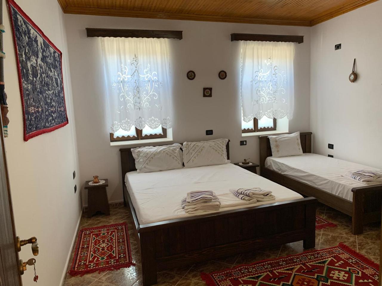 Guest House Iljesa Berat Luaran gambar